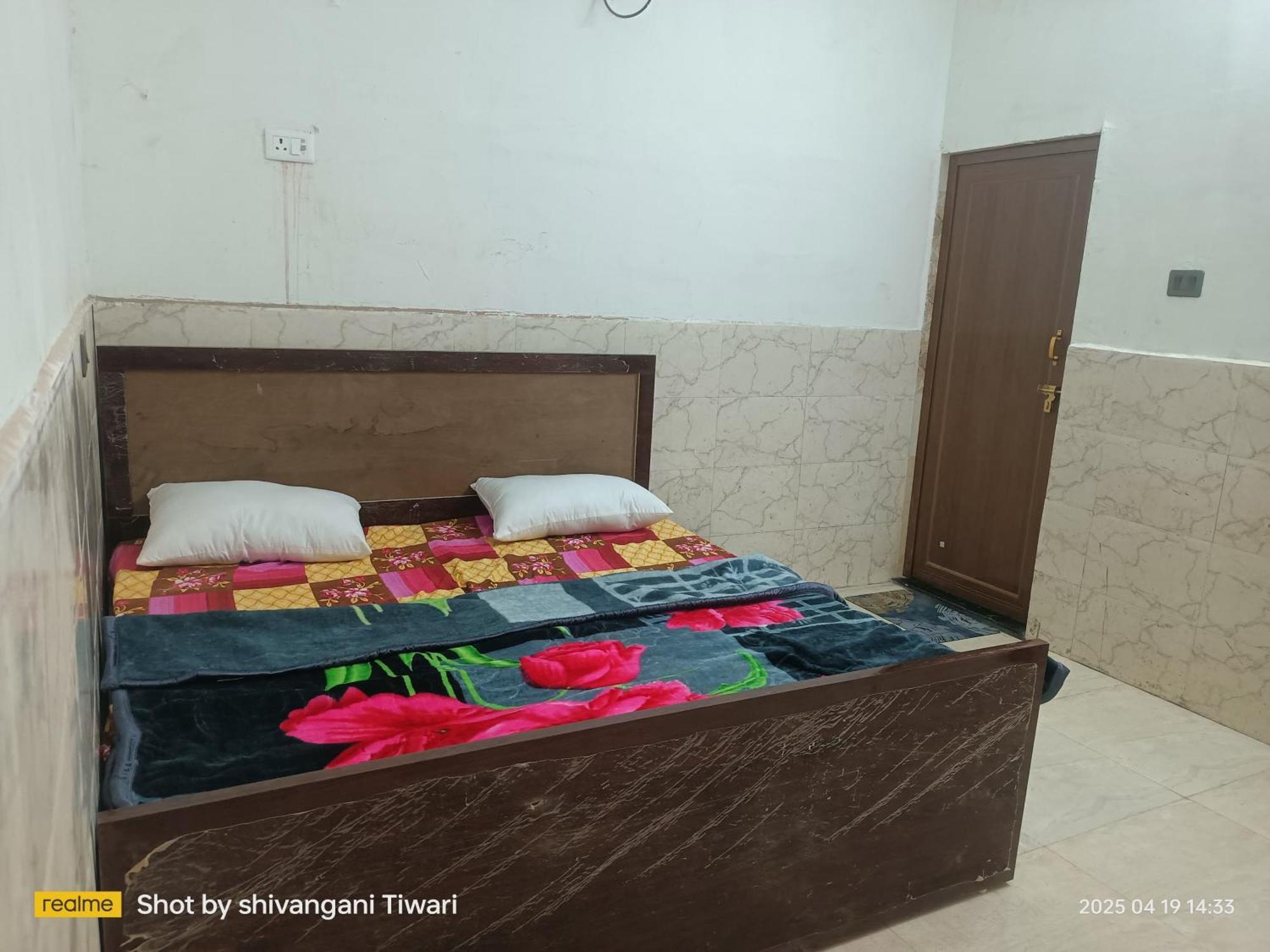 Rama'S Residency Apartamento Ayodhya Exterior foto